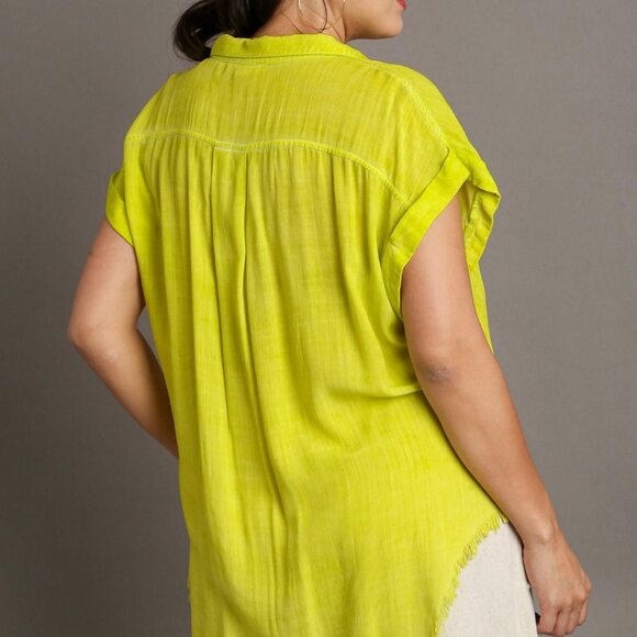 Umgee Plus Size Lime Washed Button Up Short Sleeve Top with Frayed Hemline NWT - Picture 4 of 4